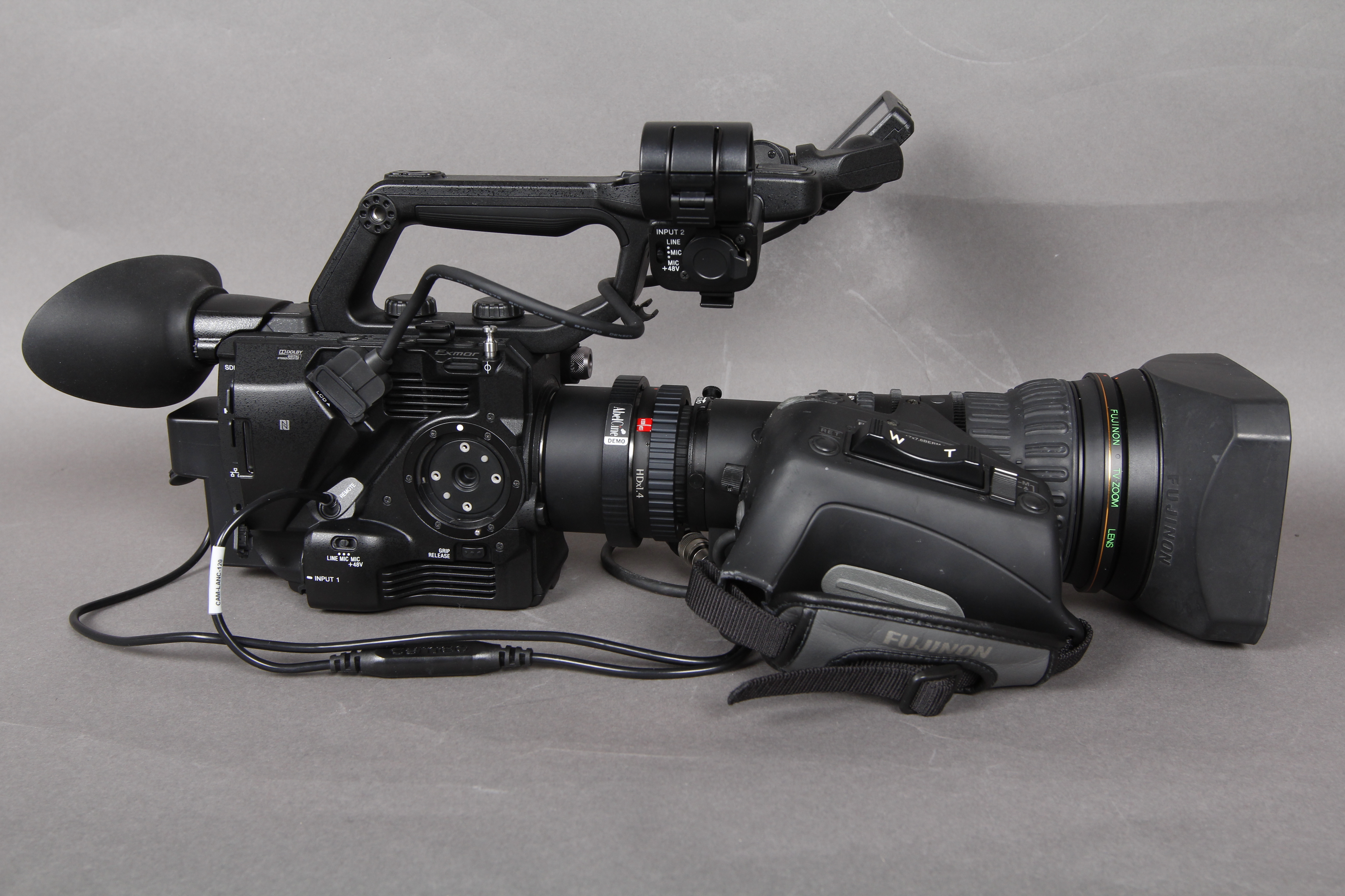 Sony FS5, AbelCine UMS adapter for E mount lenses, AbelCine HDx1.4 optical adapter, Cameo LANC cable, Fujinon 17x