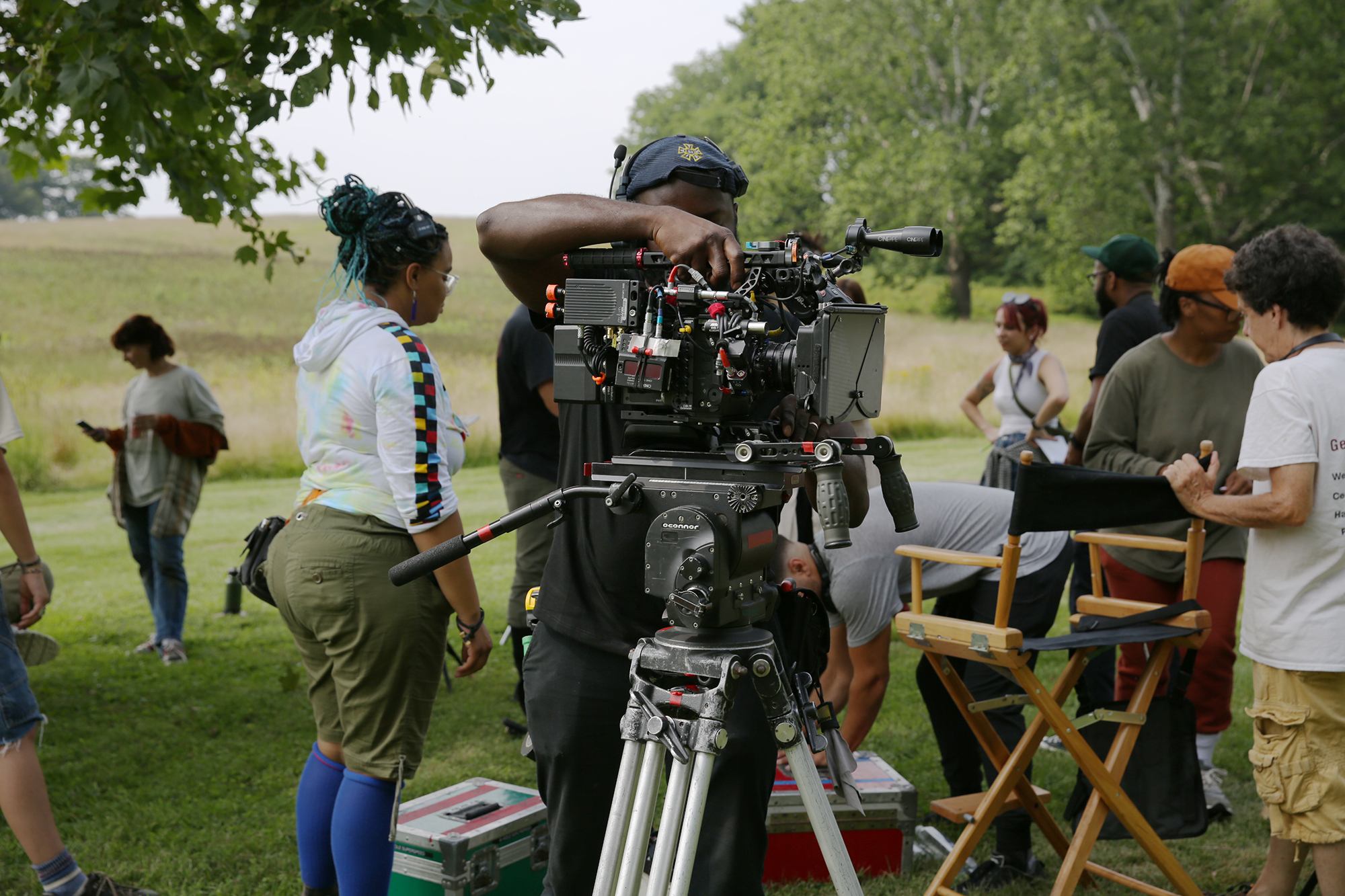 The crew of "Grassland" shooting in the field